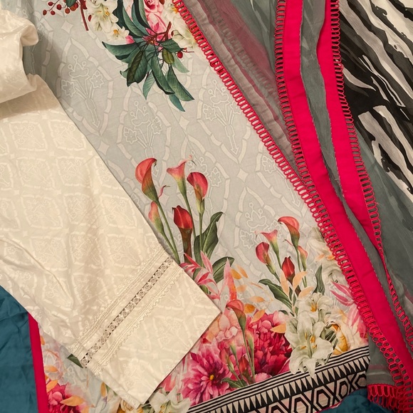 Saira rizwan - Picture 2 of 2